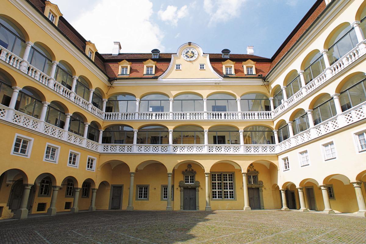 Der Arkadenhof von Schloss ob Ellwangen