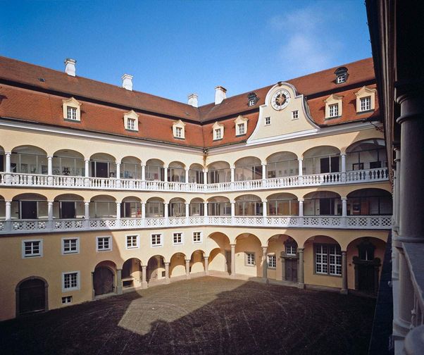Ellwangen Palace, A look at the courtyard and arcaded balconies