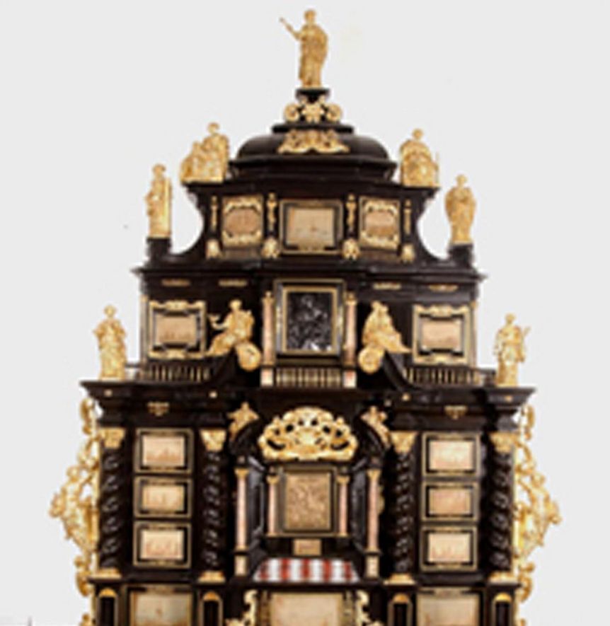 Der obere Teil vom Augsburger Kabinettschrank im Jagdzimmer von Schloss ob Ellwangen