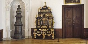 Augsburger Kabinettschrank im Jagdzimmer von Schloss ob Ellwangen