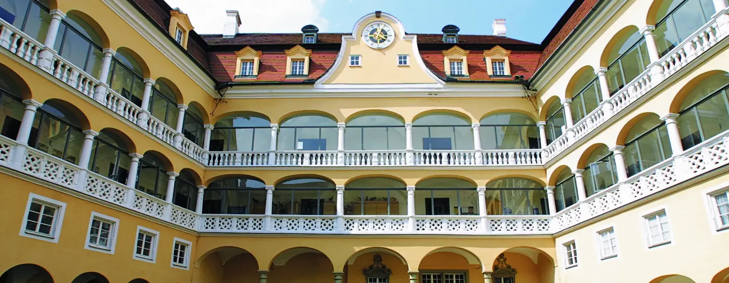 Schloss ob Ellwangen, Arkadenhof