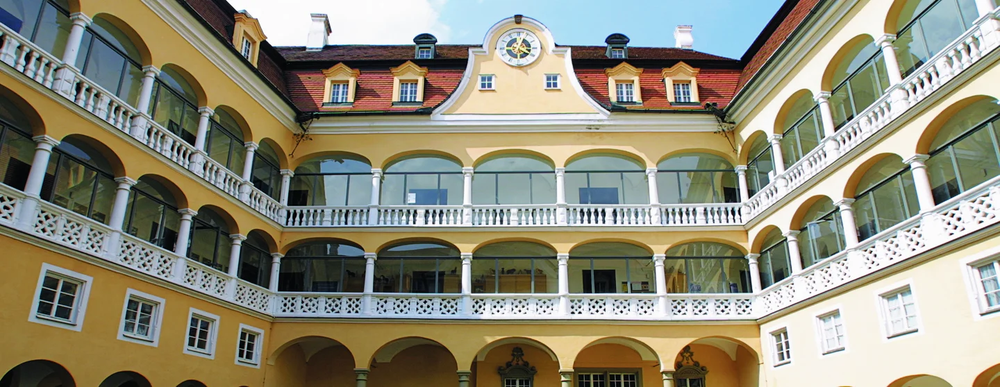 Schloss ob Ellwangen, Arkadenhof